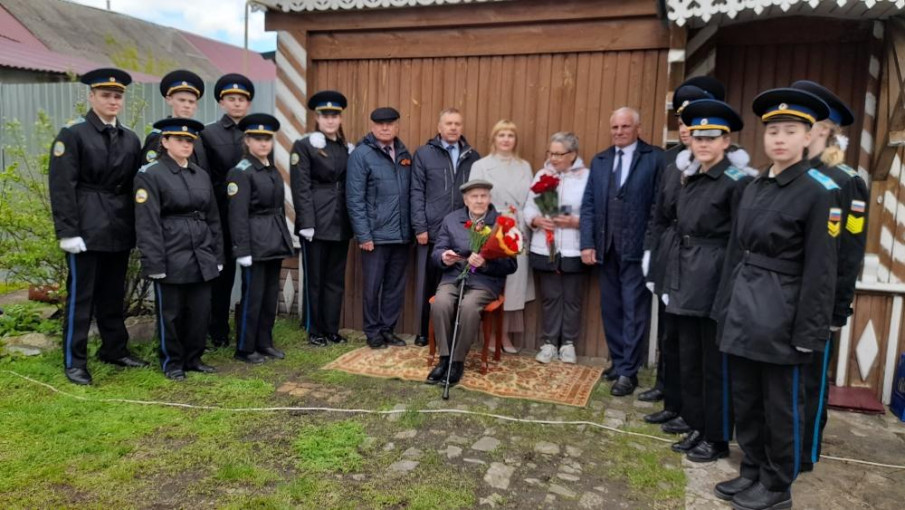 Парад у дома ветерана Парад у дома ветерана.